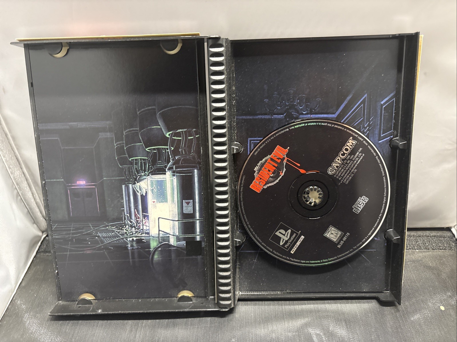 Resident Evil (Sony PlayStation 1, 1996) Long Box.