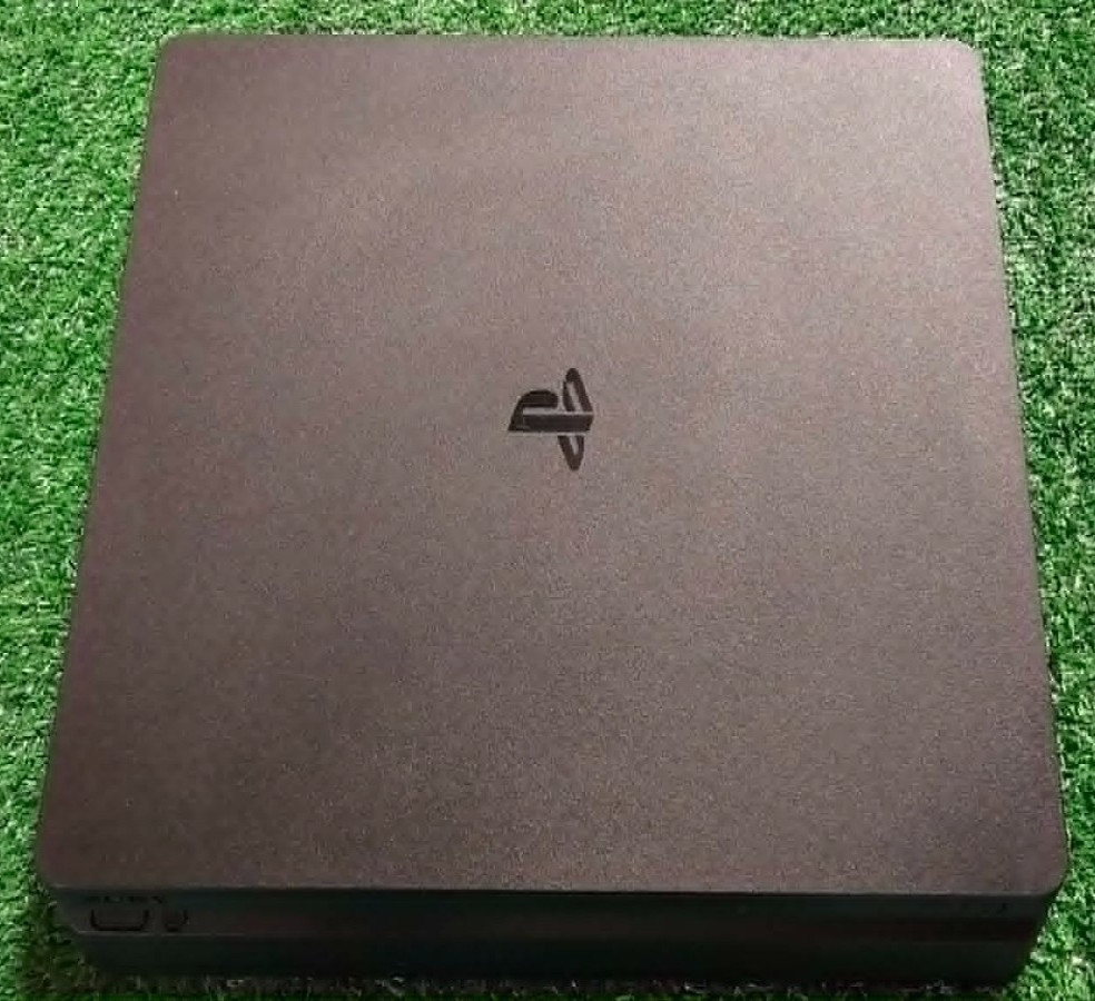 Sony PS4 Slim 1TB Console Bundle (5 Games, 2 Controllers) TESTED