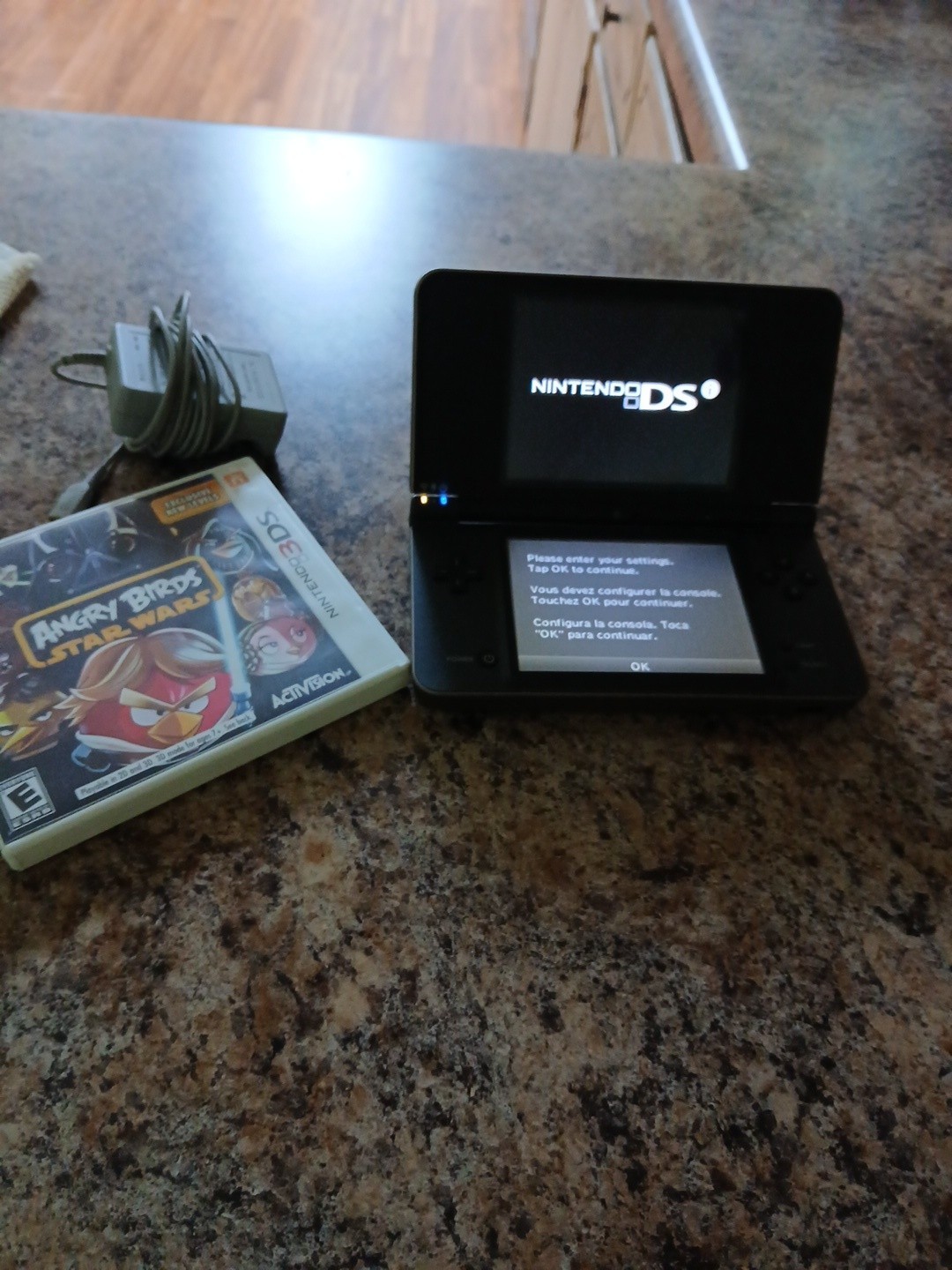 Nintendo DSi XL Handheld System With Charger – Read Description