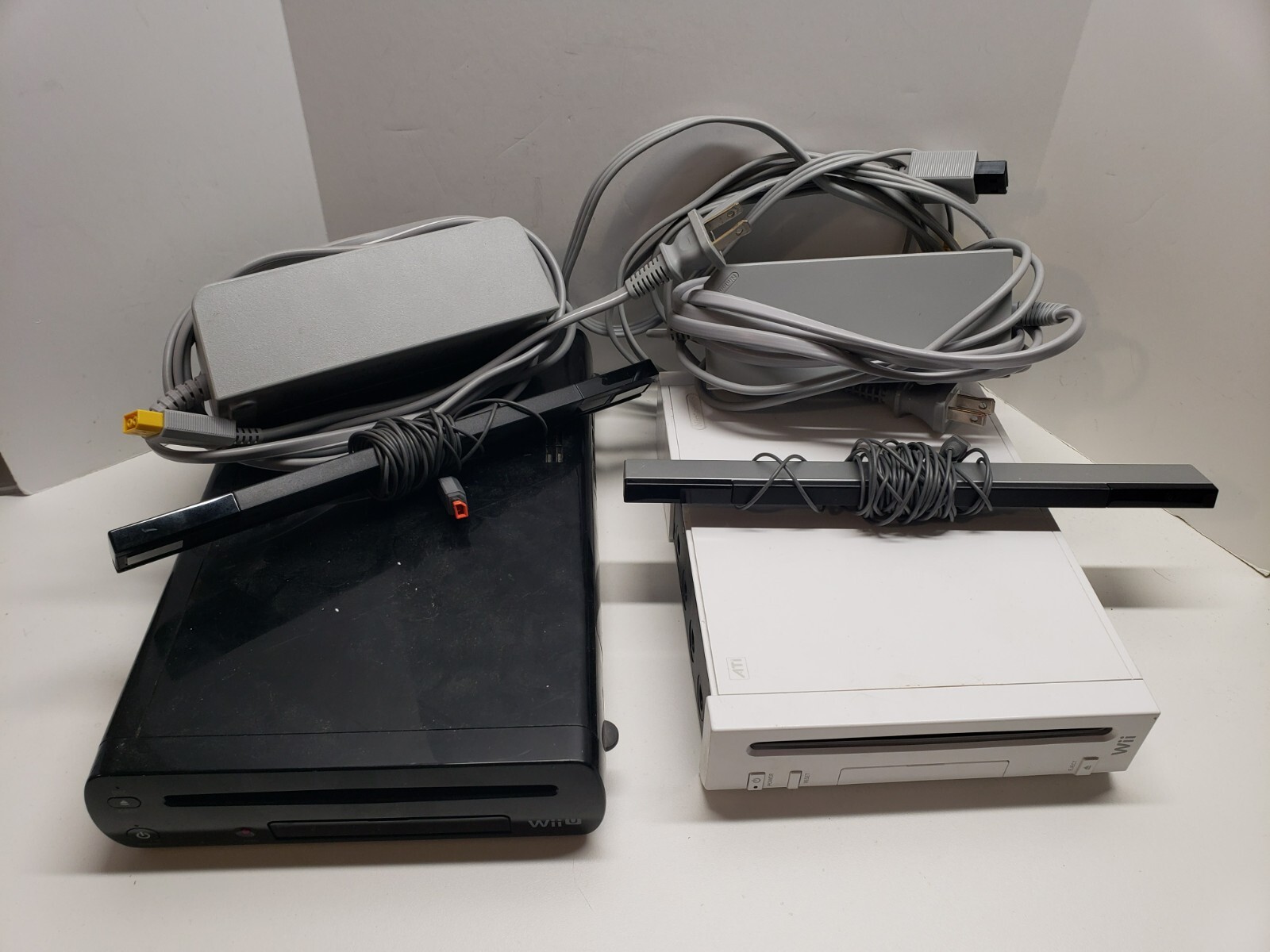 lot of Nintendo Wii and Wii U 32GB consoles; RVL-001, WUP-101