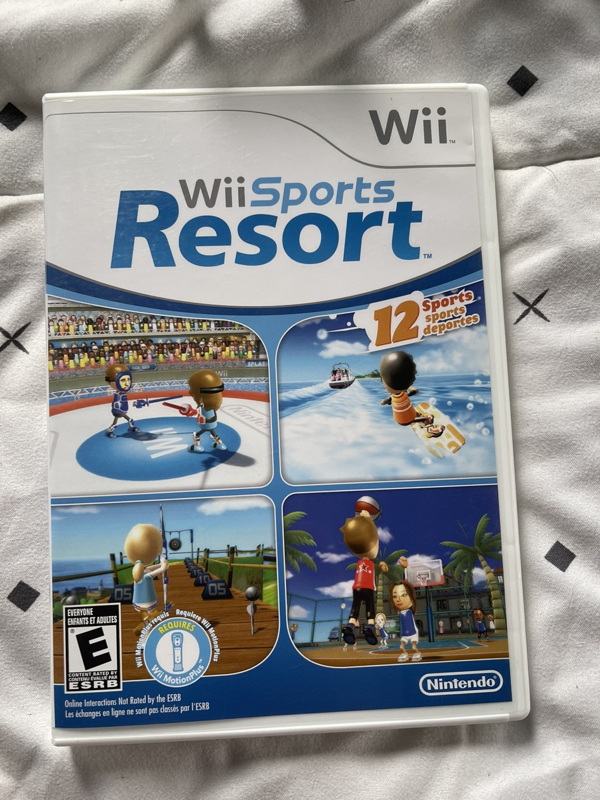 Wii Sports Resort Wii-Motion Plus Bundle. Includes 2 Remotes Excellent Cond