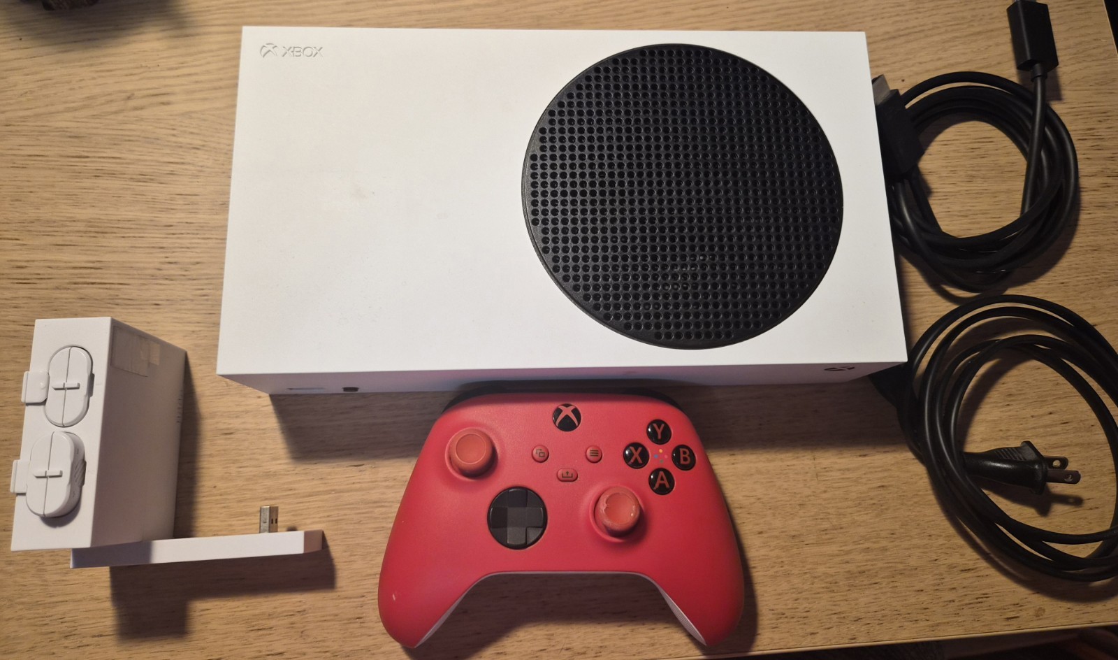 Xbox Series S 512 Gb With Controller And Cords + Rechargable Battery Attachment