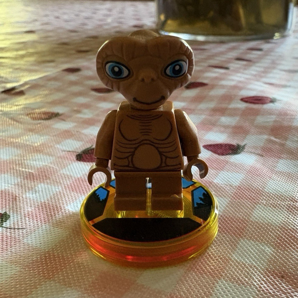 LEGO E.T. Minifigure with working toytag