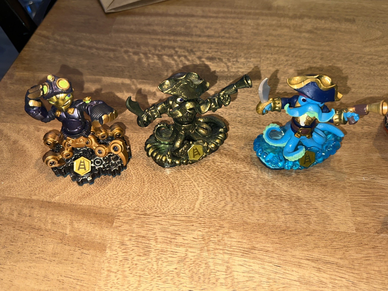 38 pc. Skylanders Trap Team. Enigma, Short Cut and many more!