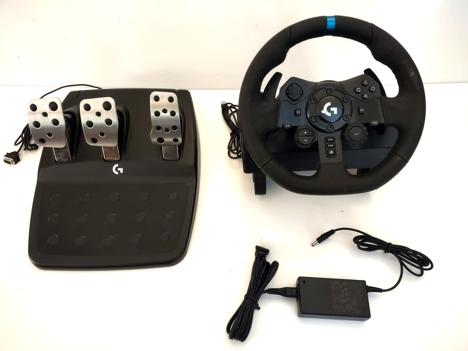 Logitech G923 TrueForce Racing Wheel and Pedals for PS5 PS4 and PC 841-000059