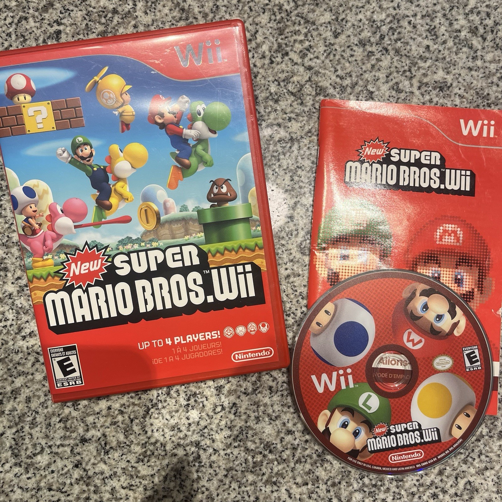 New Super Mario Bros Wii Game CIB Complete Manual Disc Registration Card