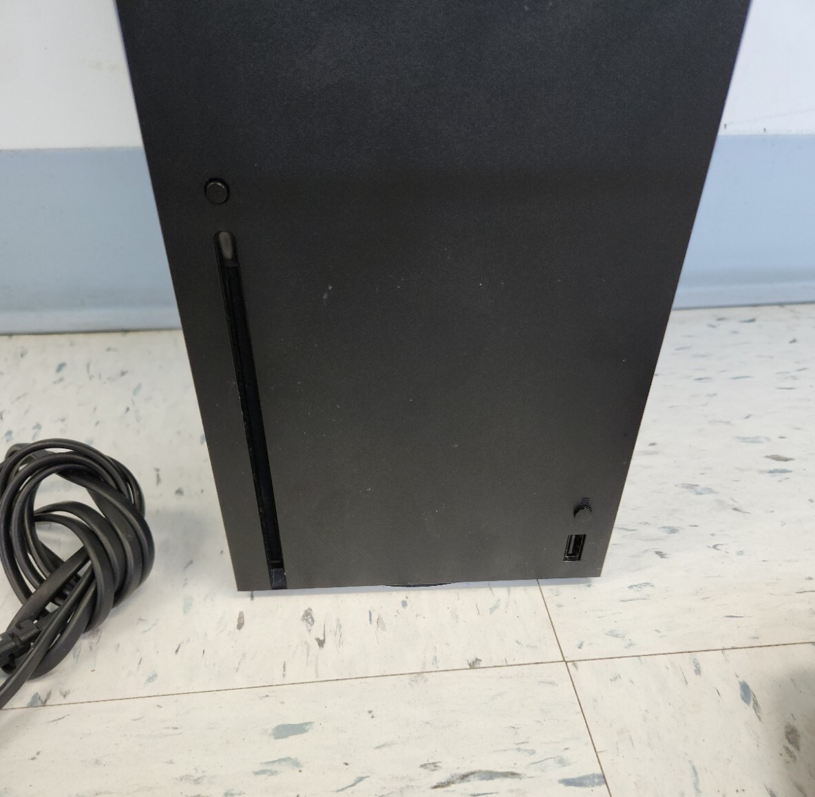 Microsoft Xbox Series X 1TB Video Game Console – Black (( HDMI issue ))