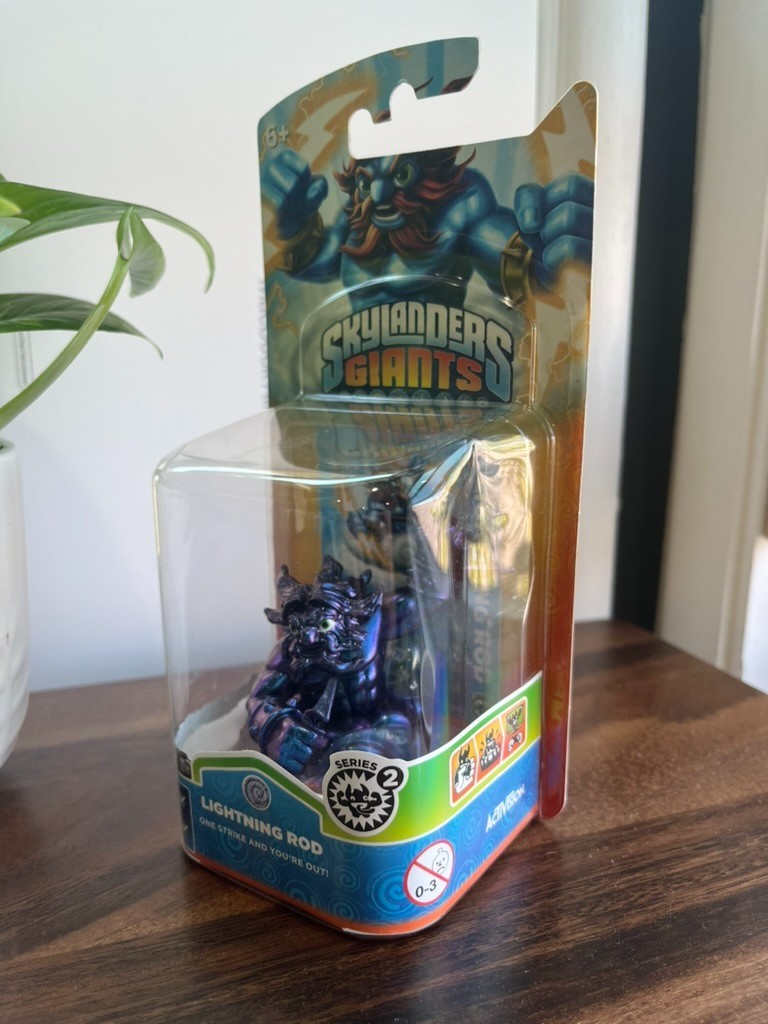Skylanders Giants – Purple Metallic Lightning Rod – Chase Variant – NEW in Box!