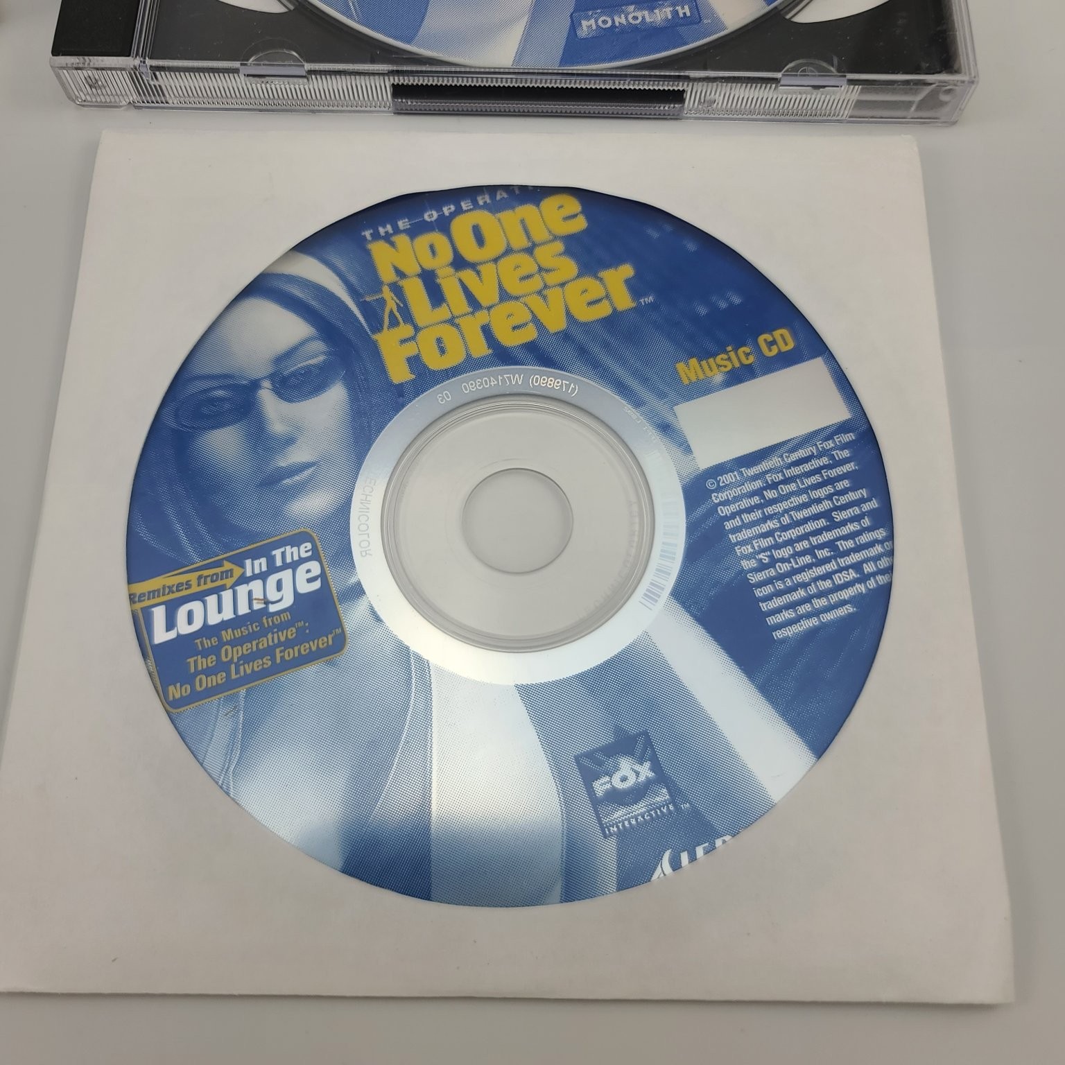 No One Lives Forever GOTY Edition PC Video Game FPS Spy Strategy Guide Big Box