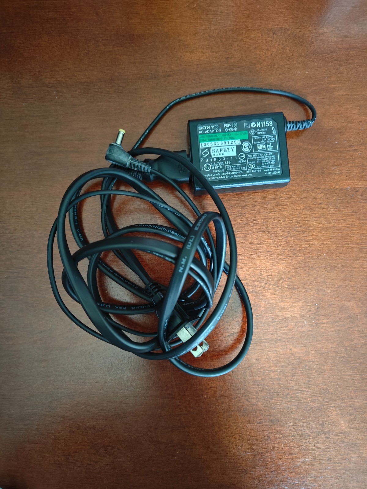 Sony PSP 1000 Silver Handheld System with Charger and Case