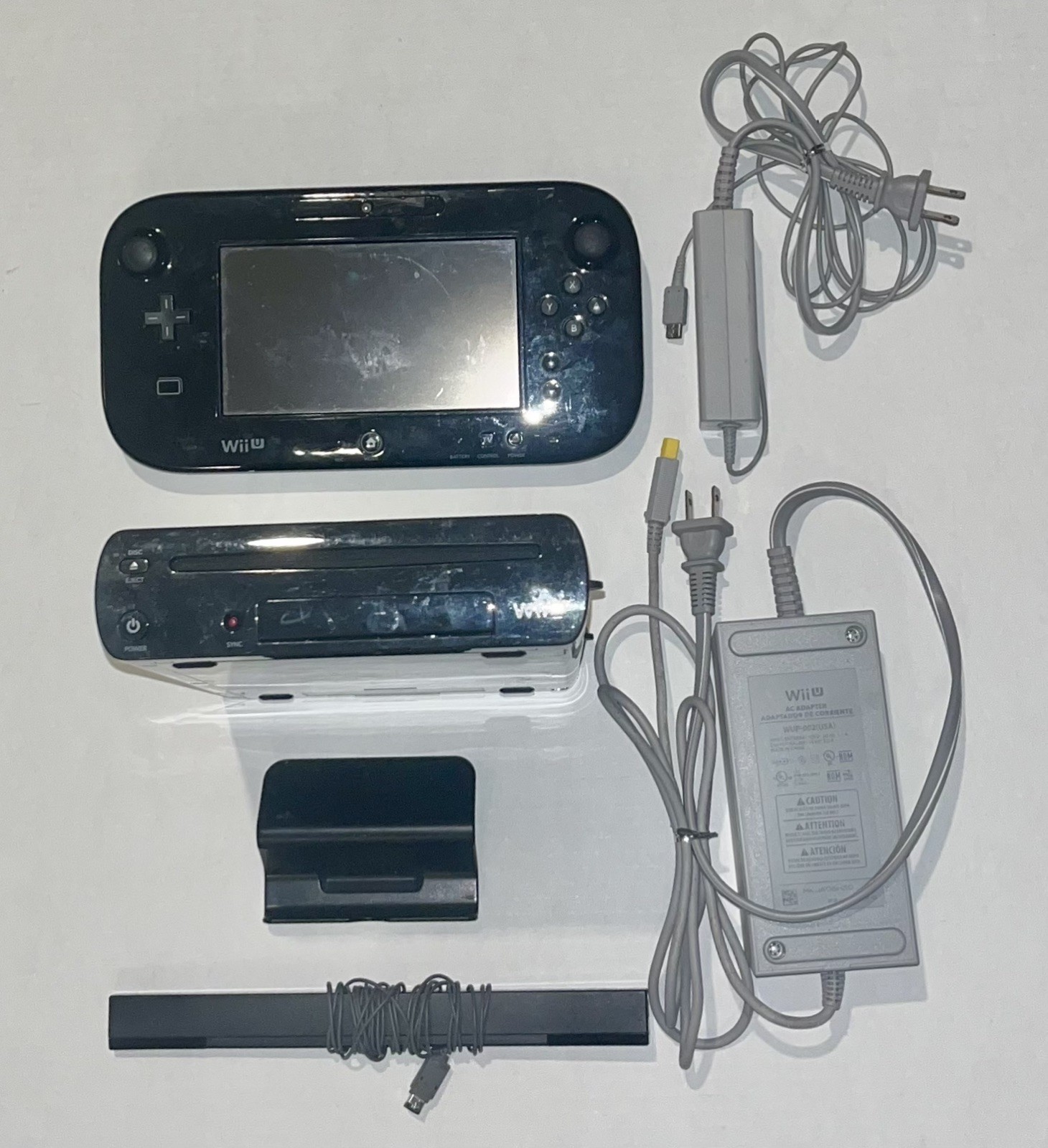 Nintendo Wii U 32GB Console (WUP-101) Gamepad Bundle + Cables +/ See Notes