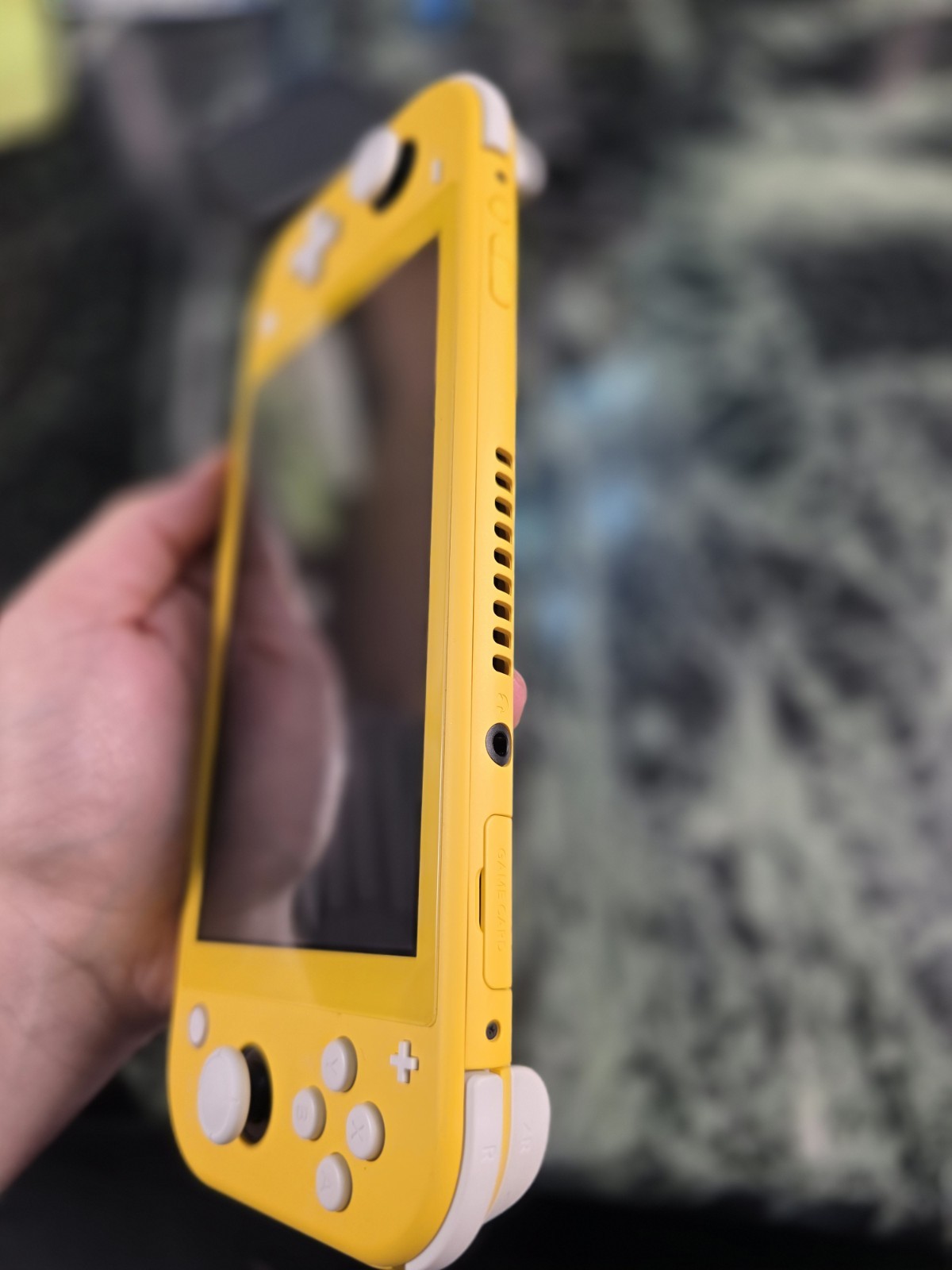 Nintendo Switch Lite Yellow Console Mint Condition w/ScreenProtector +Charger