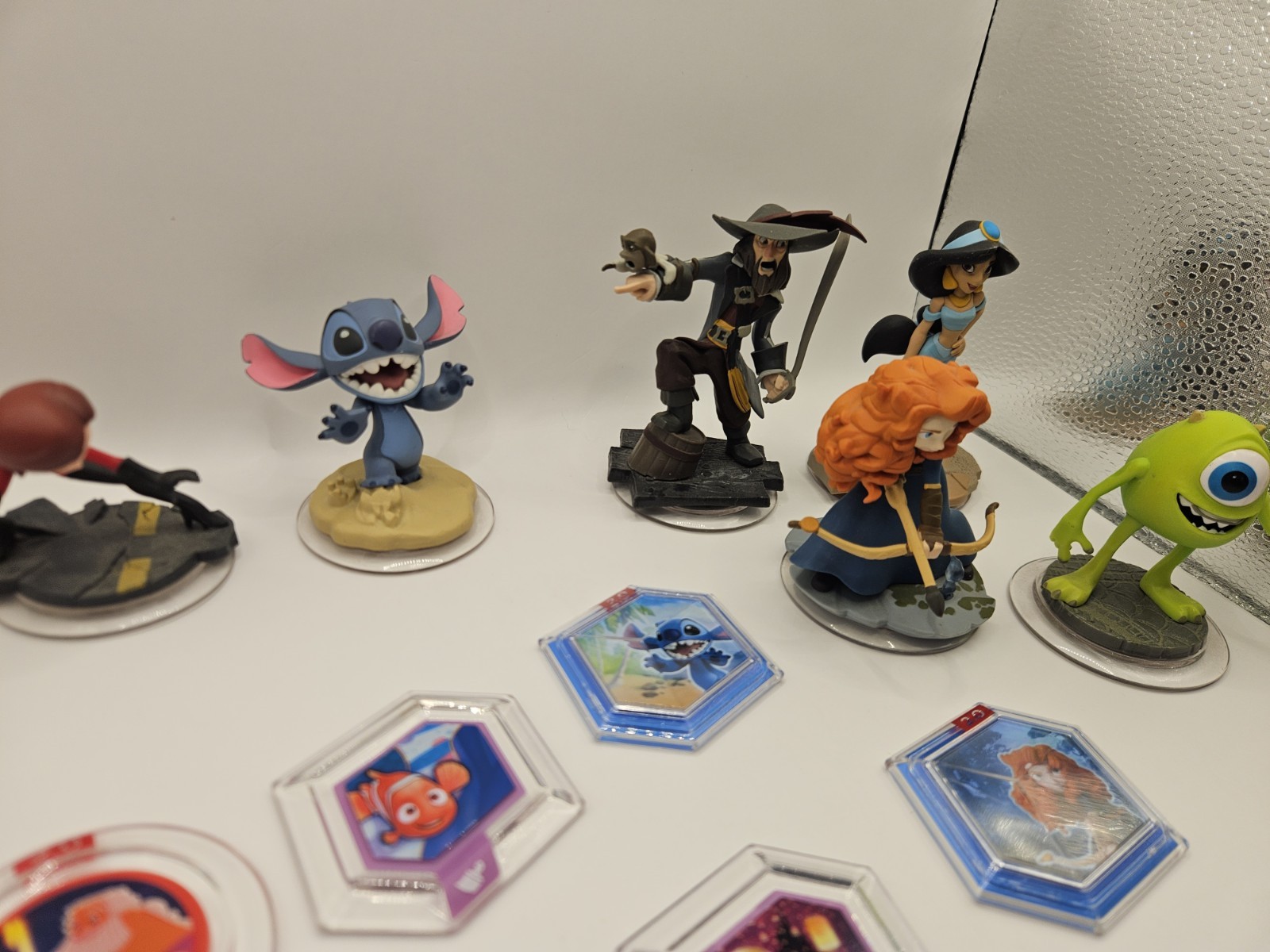 Disney Infinity Lot: 6 Figures (Stitch, Merida, Barbossa) 6 Power Discs Hexes