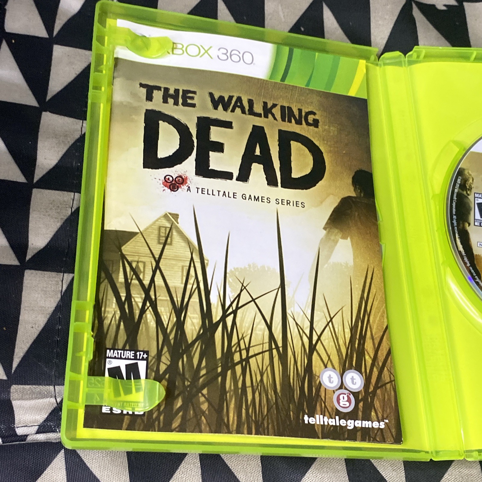 The Walking Dead: A Telltale Games Series (Xbox 360, 2012) Complete With Manual