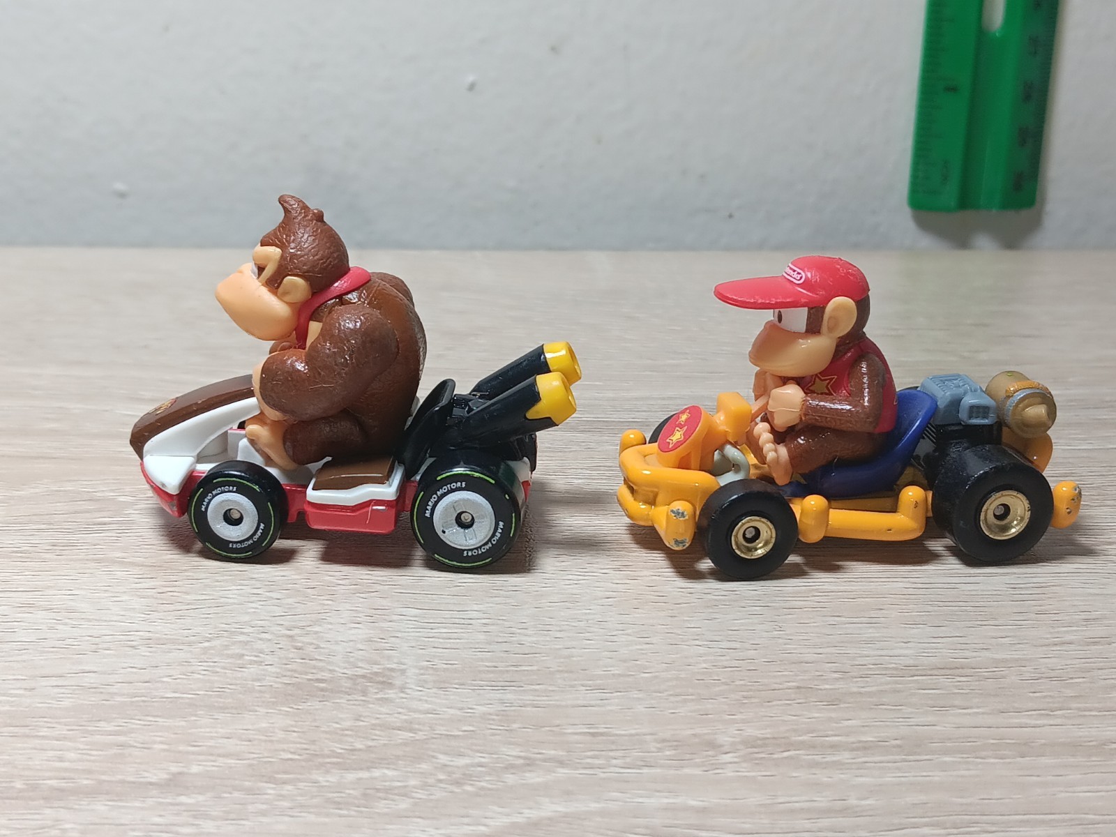 4-PK DIDDY KONG Super Mario Kart Hot Wheels Donkey Shy Guy Red Blue Pipe Frame