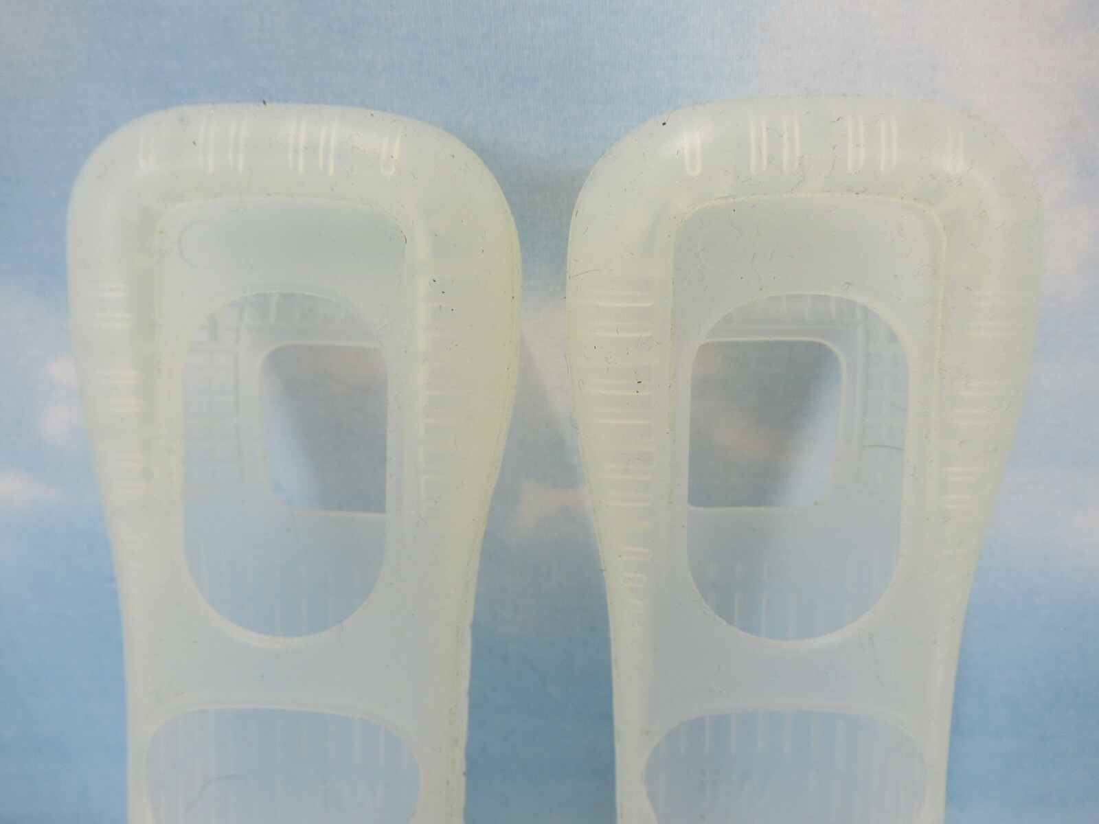 Official Nintendo Wii Remote Rubber Silicone Gel Cover Sleeves White Lot Of 2 C1