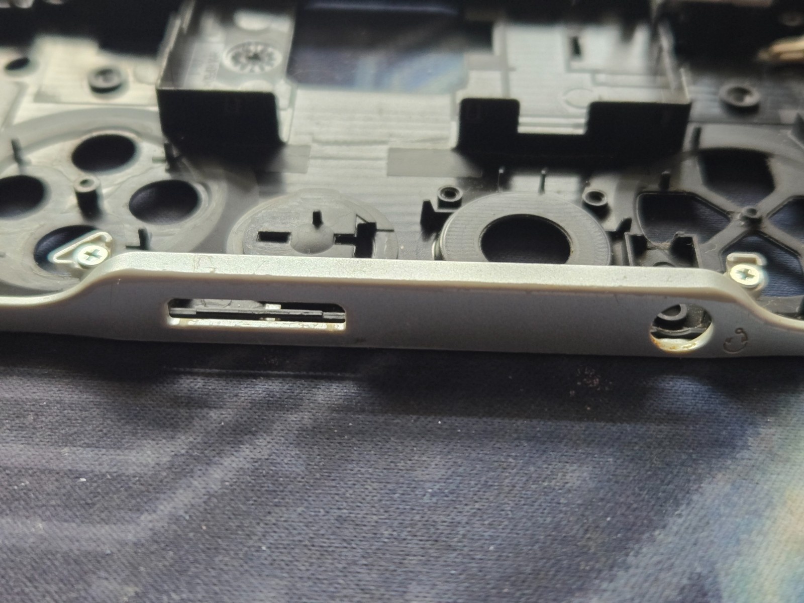Sony PSP Go Genuine Original Shell, Screws, and Screen for Parts (#2)