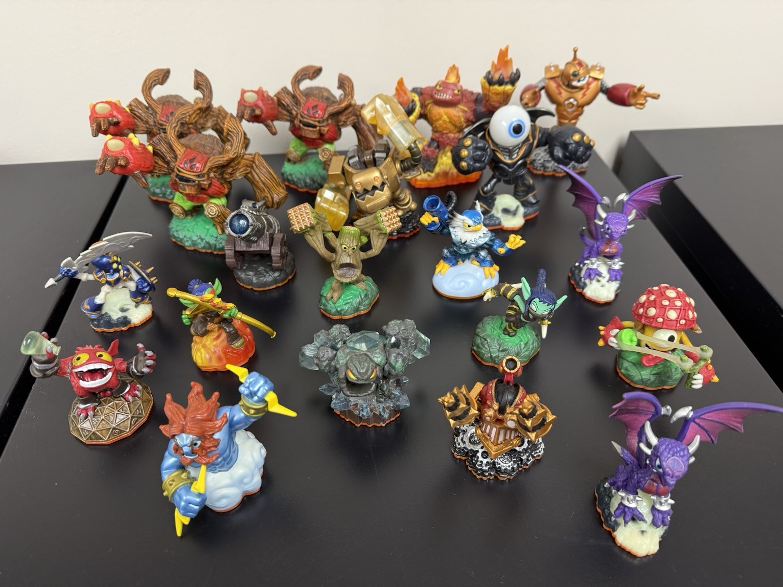 Lot of 20 Activision Skylanders 2012 Figurines