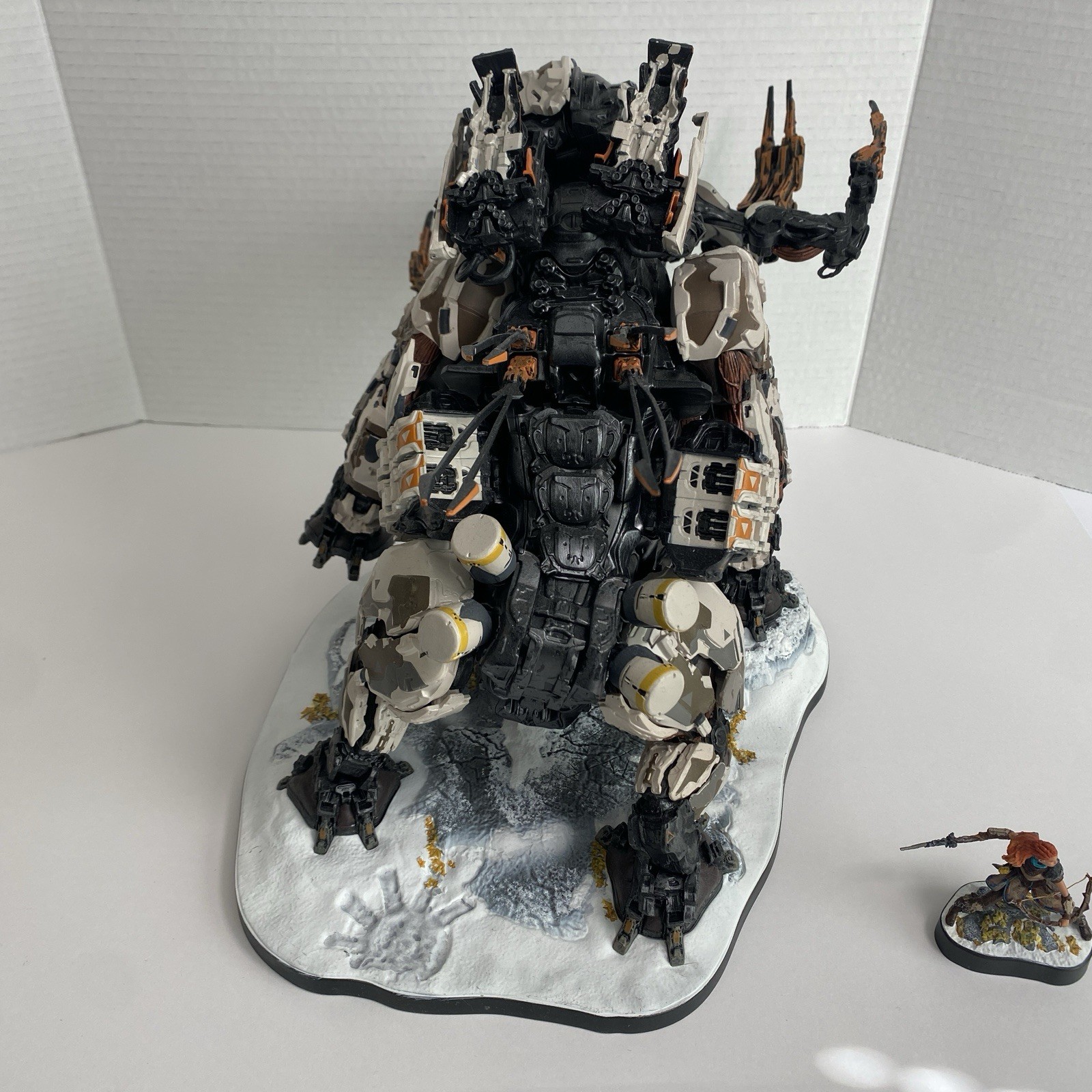 Horizon Forbidden West Collector’s Edition – Tremortusk & Aloy Statue (No Game)