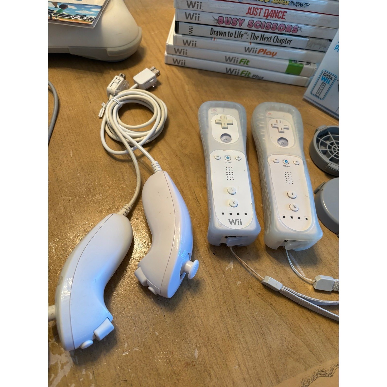 Huge Nintendo Wii Console bundle many items games w Wii sports 2 remotes Wow