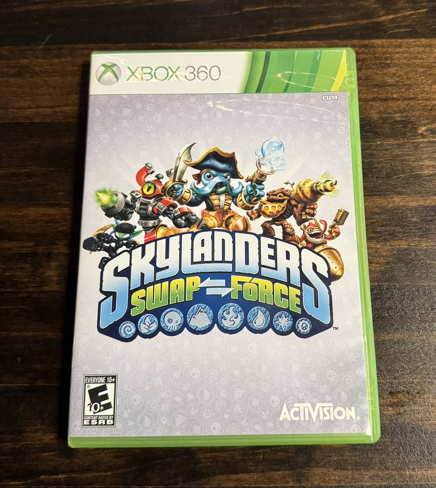 Skylanders Collection 11 Figures , travel bag and copy of game