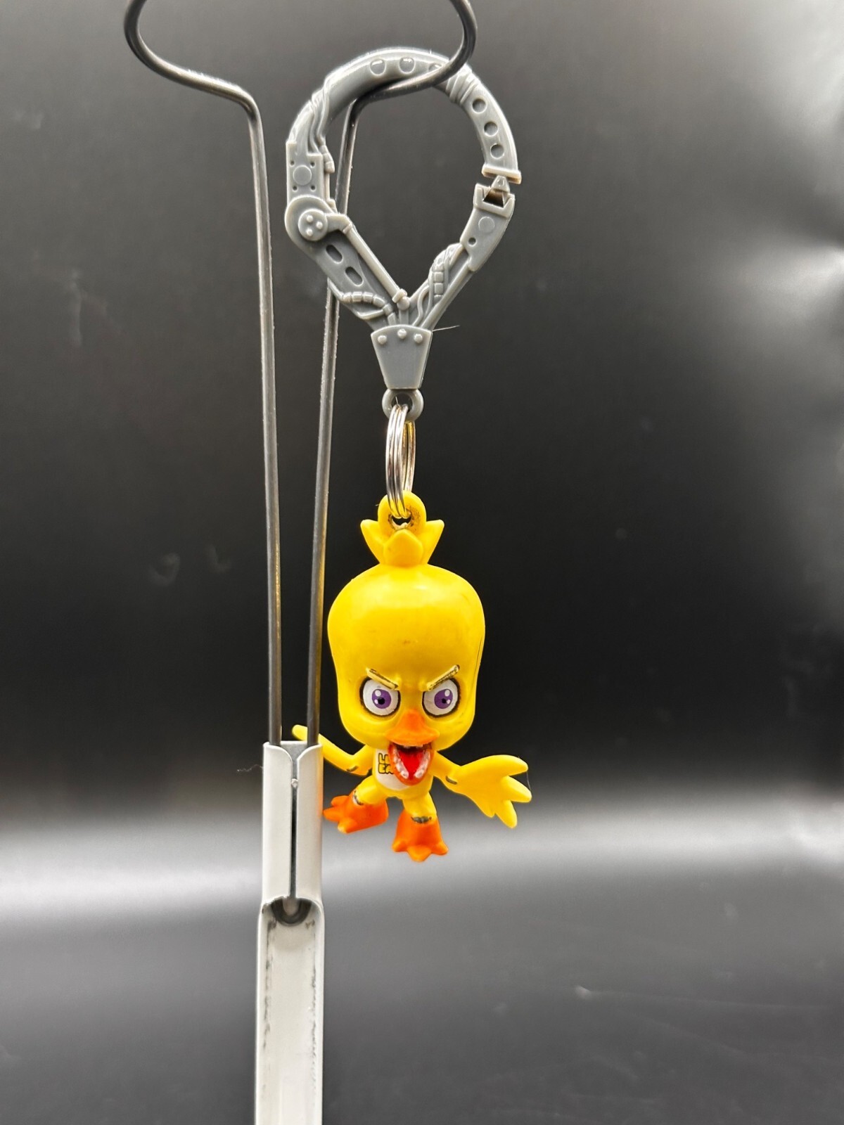Five Nights at Freddy’s FNAF Chica Keychain backpack clip exclusive card case