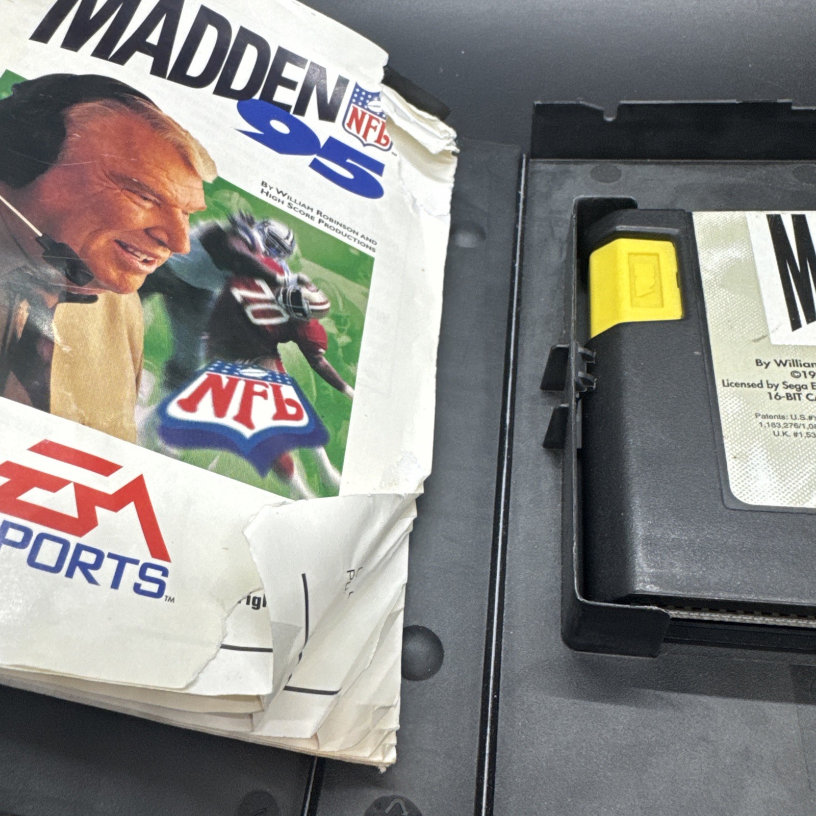 EA SPORTS Madden NFL 95 Sega Genesis Cartridge, Case & Manual American Football