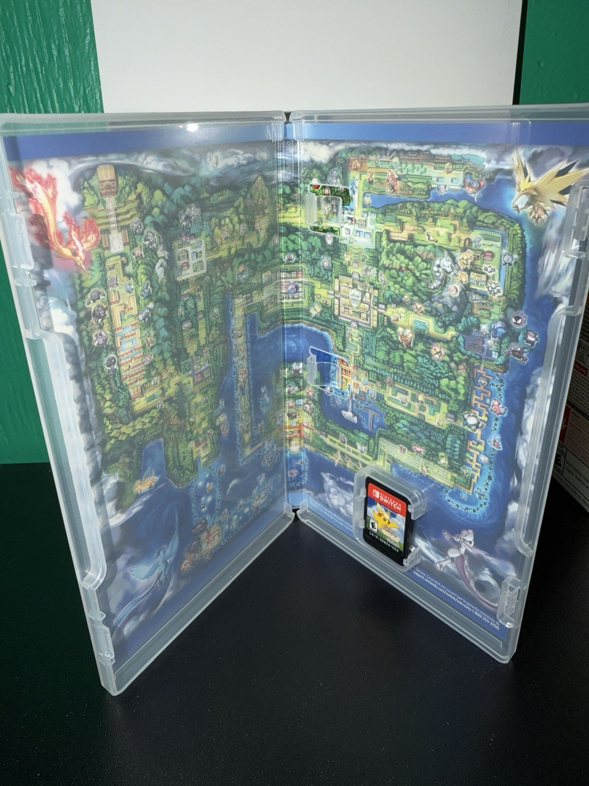 Pokemon Let’s Go Pikachu – Box Set Poke Ball Plus – Nintendo Switch – (No Mew)