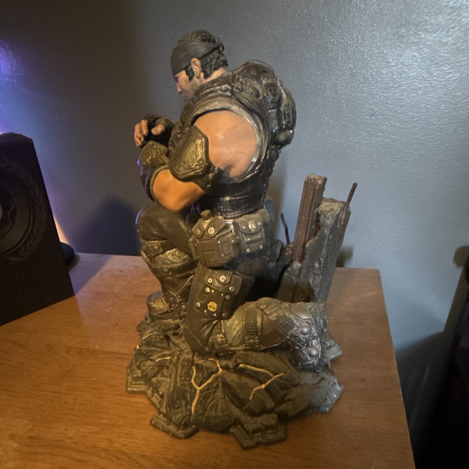 Gears of War 3 Adam Fenix Limited Edition Statue w/ Medal Display Plaque