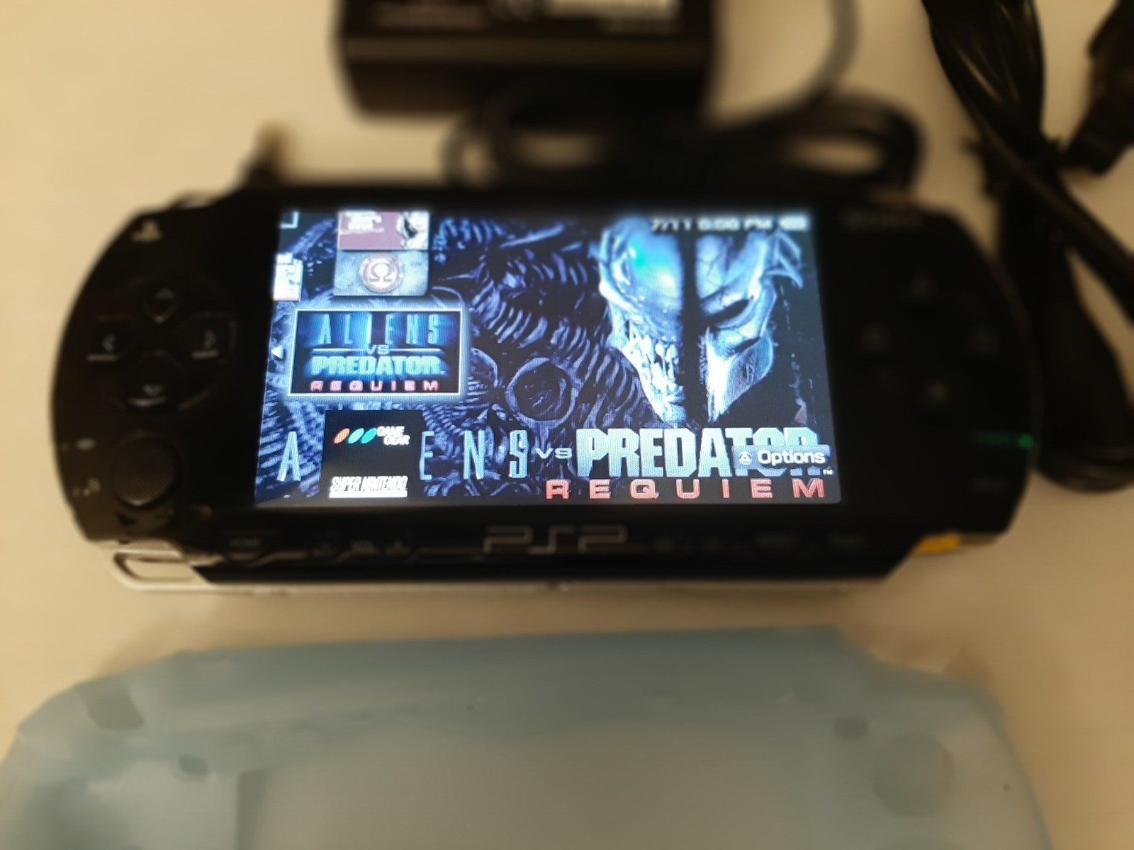 Sony PSP-1001 (ARK-4 CFW) 16 GB Console Bundle New Battery Read