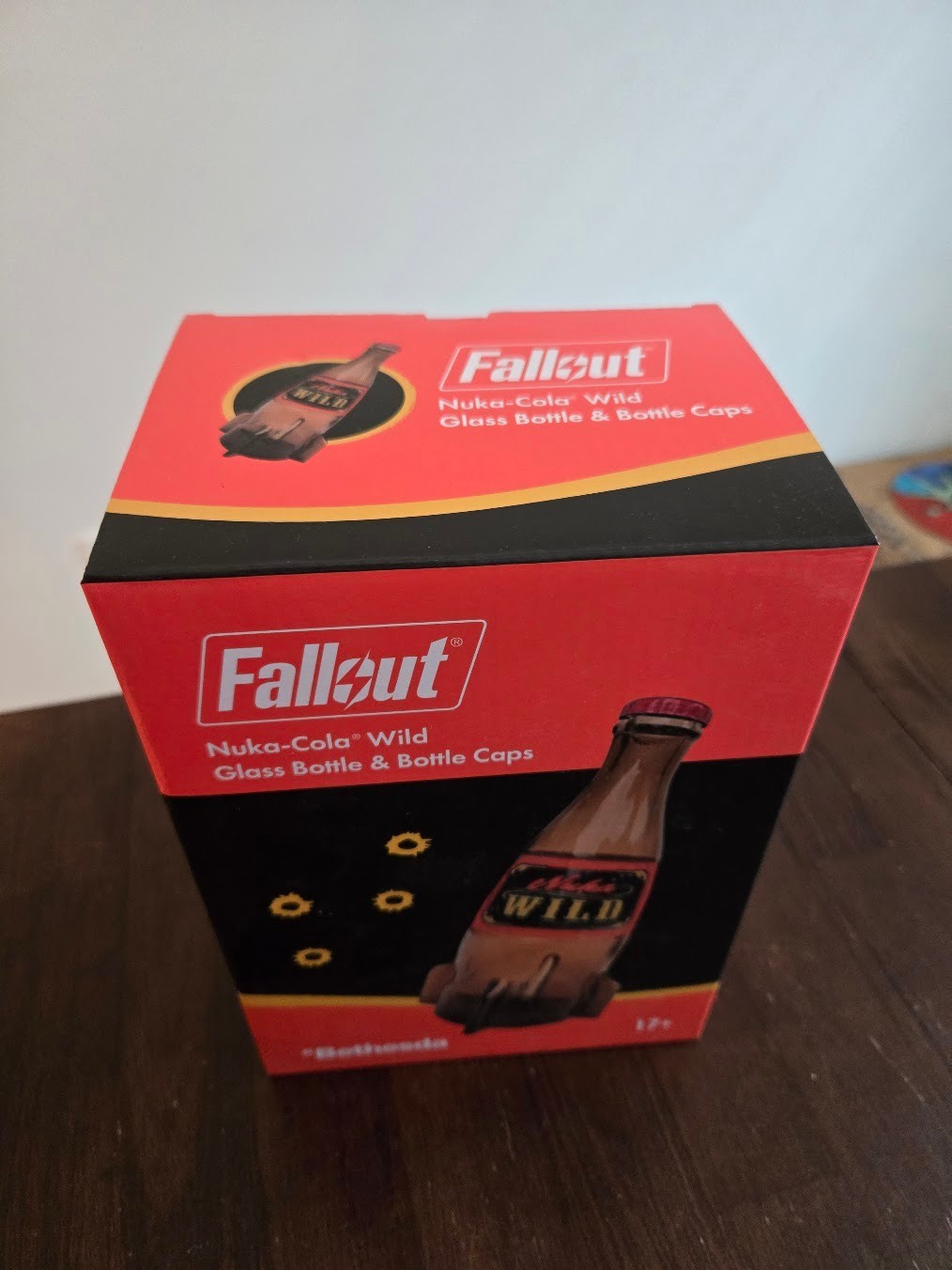 Fallout Nuka-Cola Wild Glass Rocket Bottle + 10 Bottle Caps Bethesda New Sealed