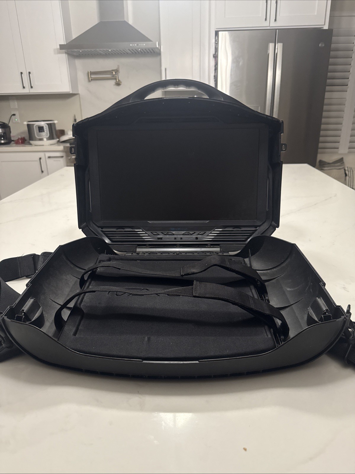 GAEMS G190 Vanguard Portable Gaming Case 19″ Monitor with Power and HDMI Cables