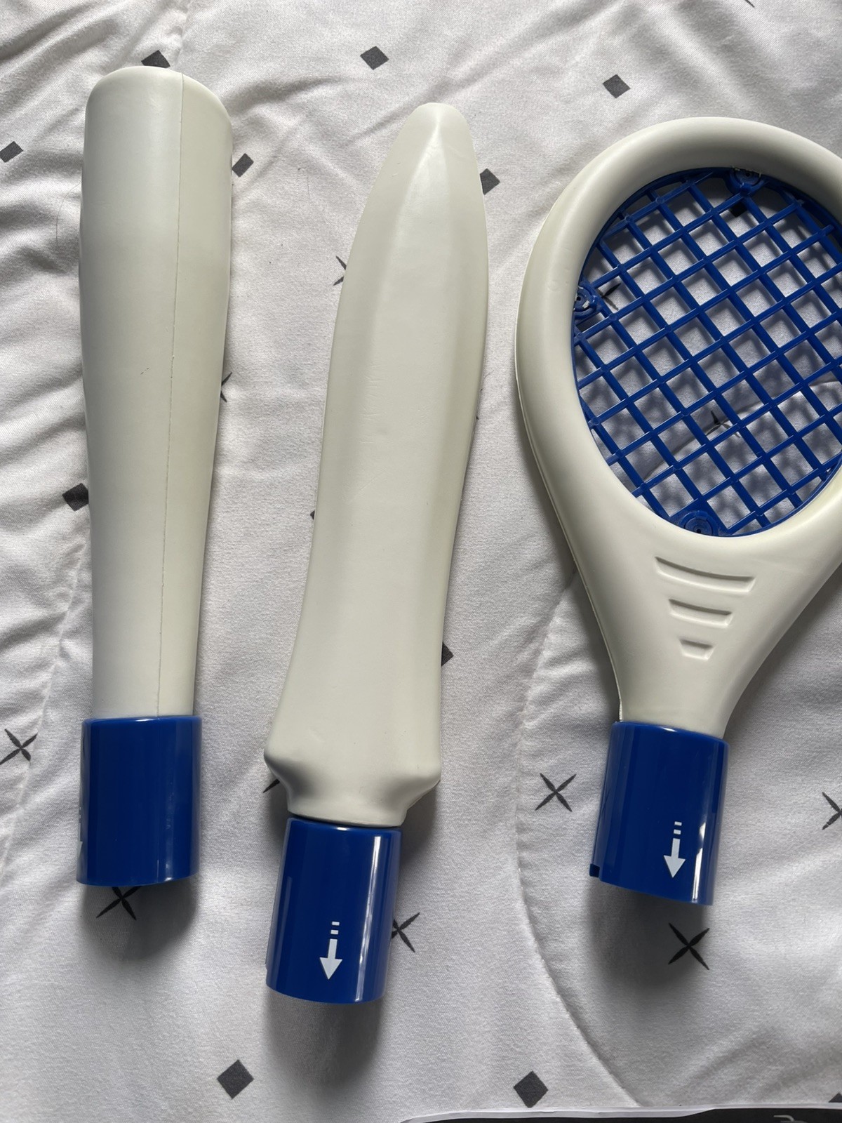 Wii Sports Resort Wii-Motion Plus Bundle. Includes 2 Remotes Excellent Cond