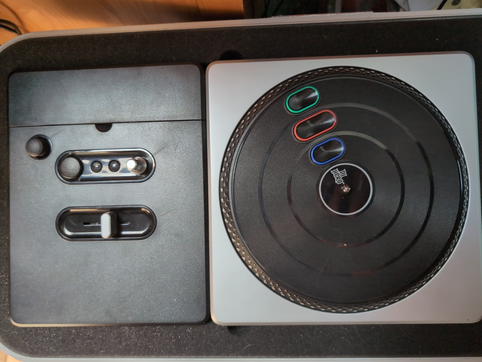 DJ HERO RENEGADE EDITION NINTENDO WII PAL EMINEM JAY-Z – Untested – Complete