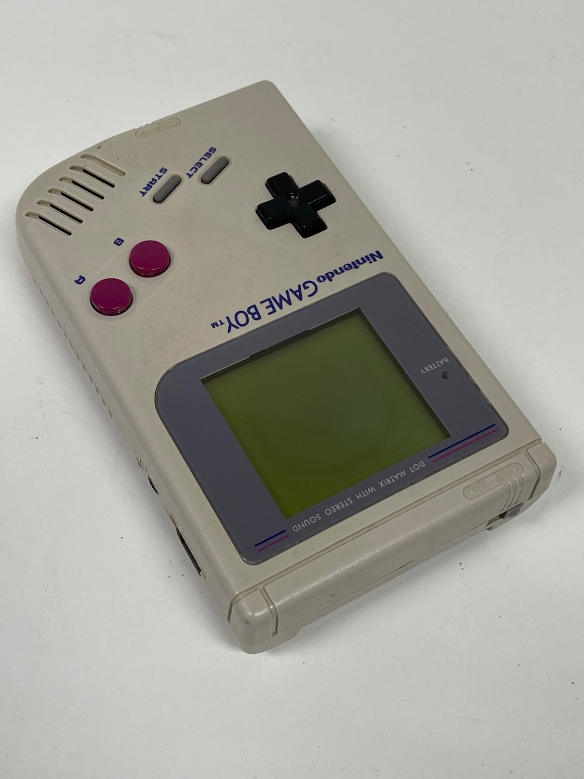 Original Nintendo Game Boy DMG-01 Works Includes Mad Catz Power Clip Battery