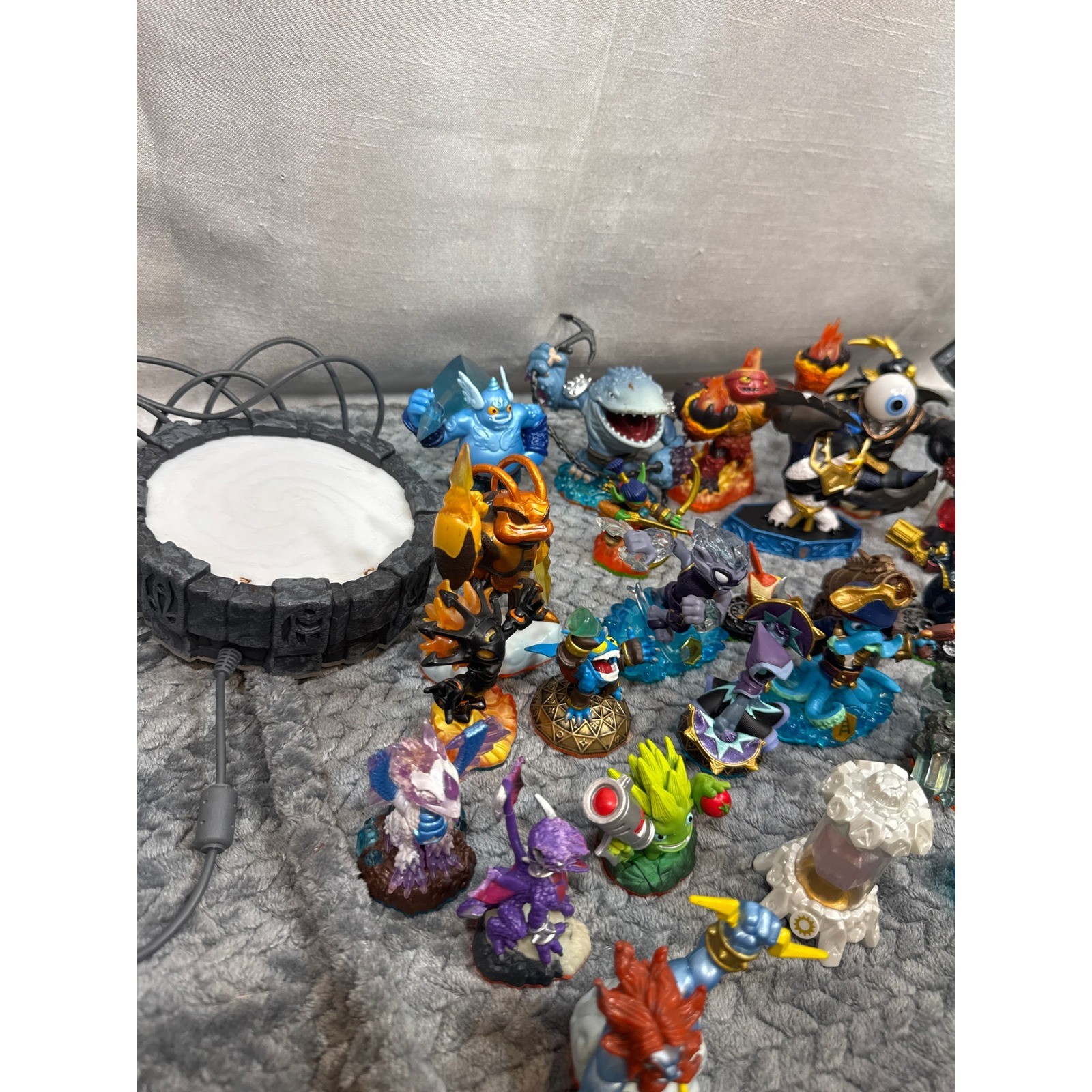 Skylanders Figure Lot 30+ Figures Portal Case Cards Starlink Razor Lemay NIB