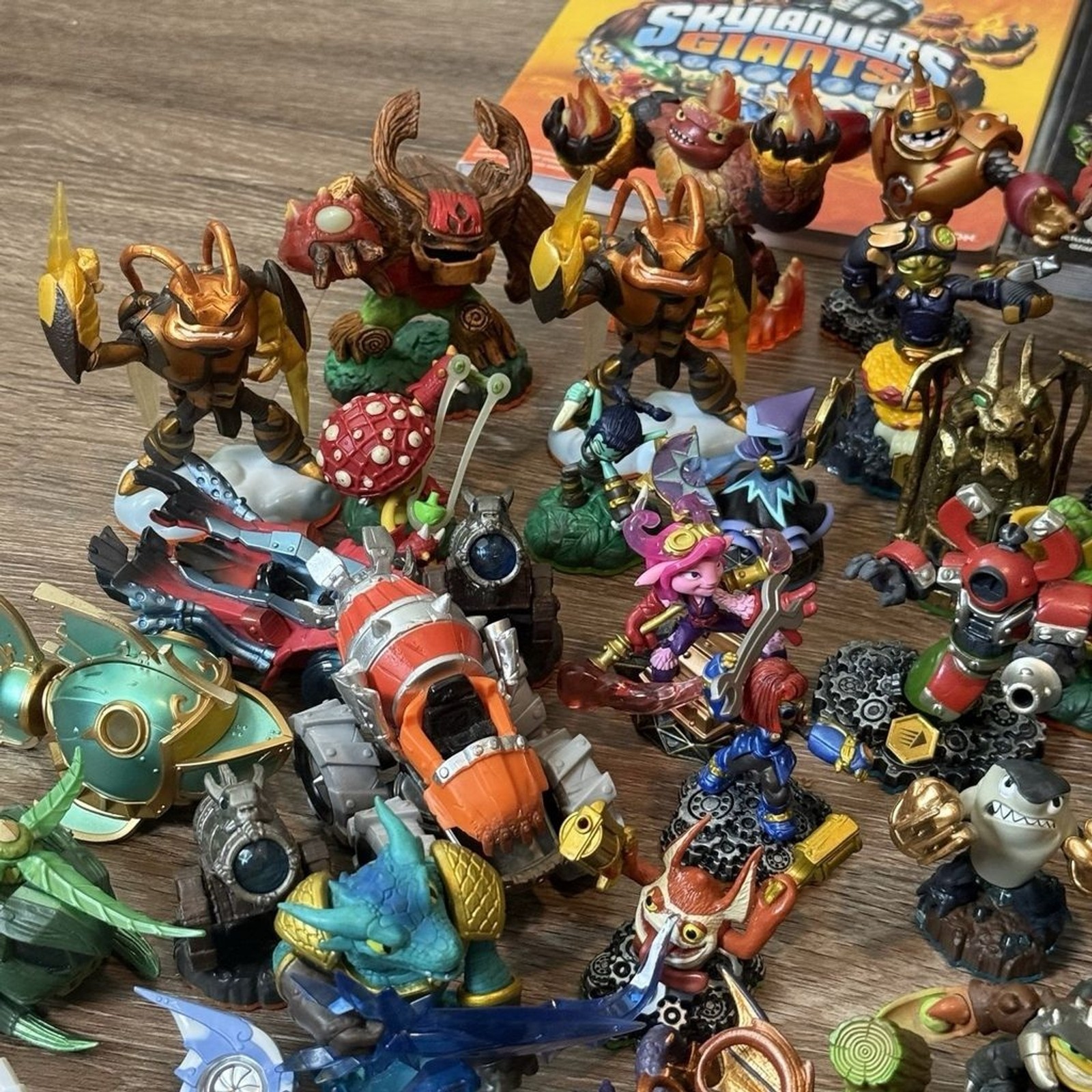 Skylanders Lot Of 84 Figures, Vehicles, Portals & Books! Trap Force, Spyro MORE