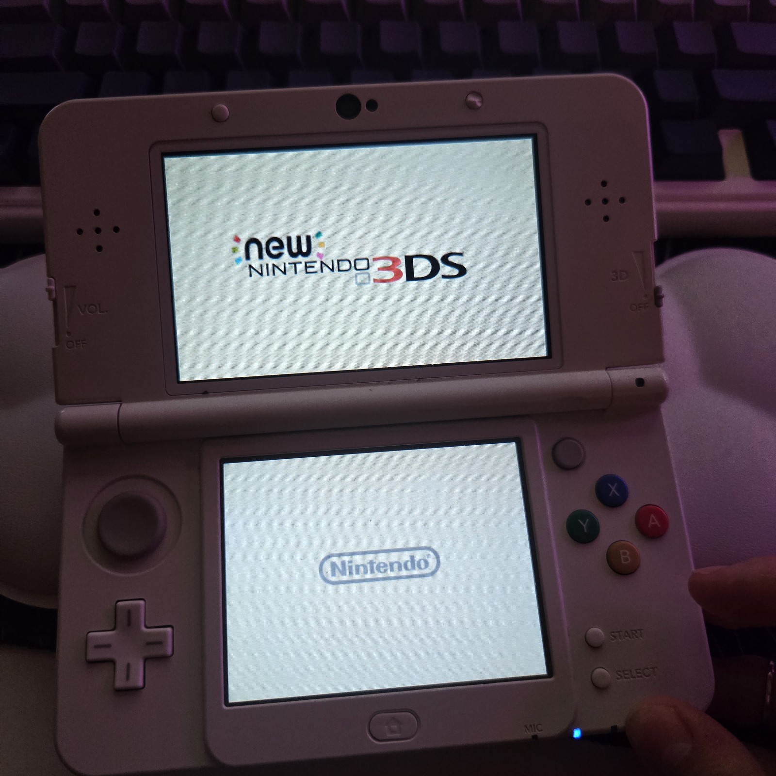 Nintendo New 3DS Super Mario Edition Handheld System – White TESTED No Stylus