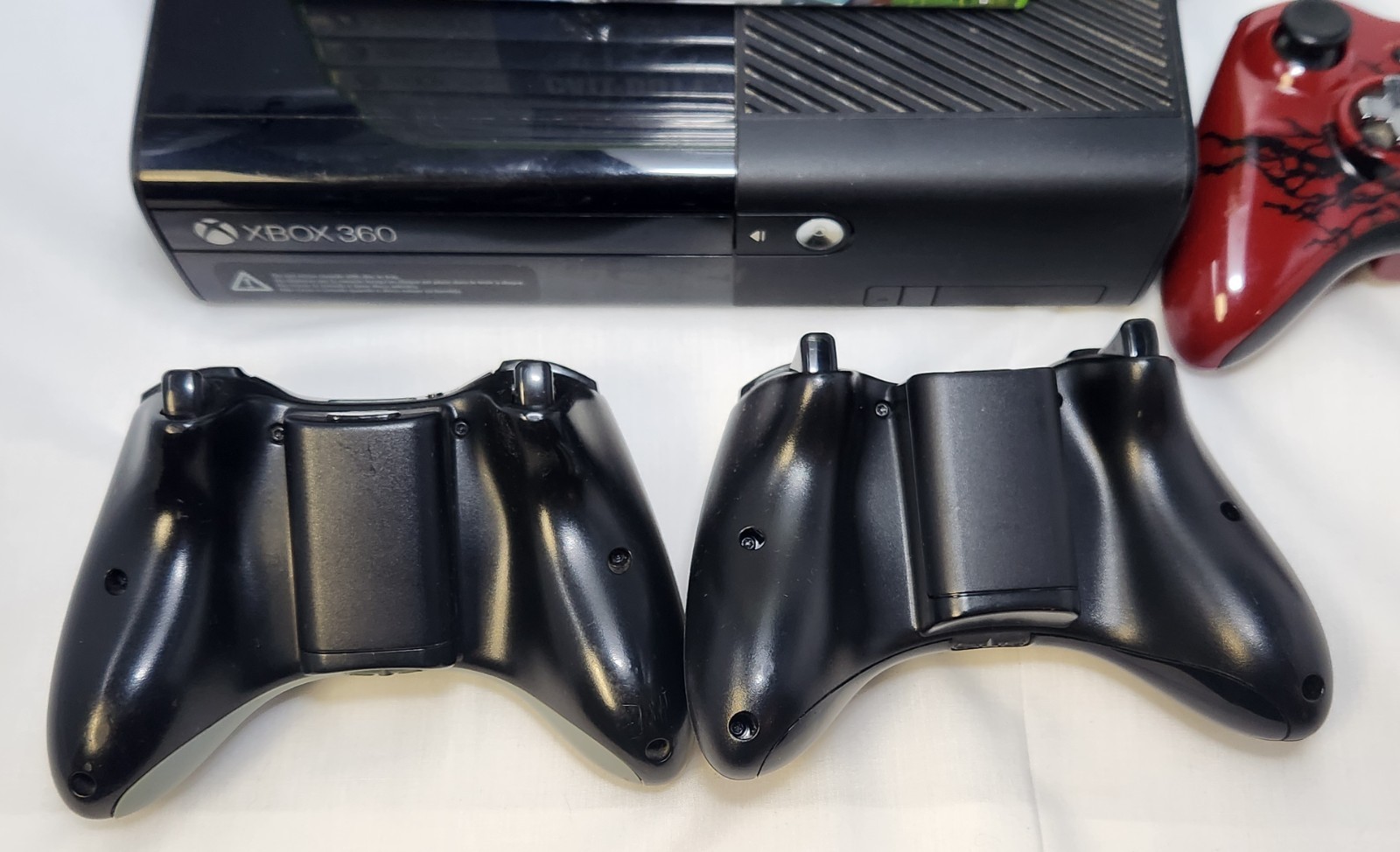 Xbox 360 E (Model 1538) with 12 Games + 4 Controllers – Works