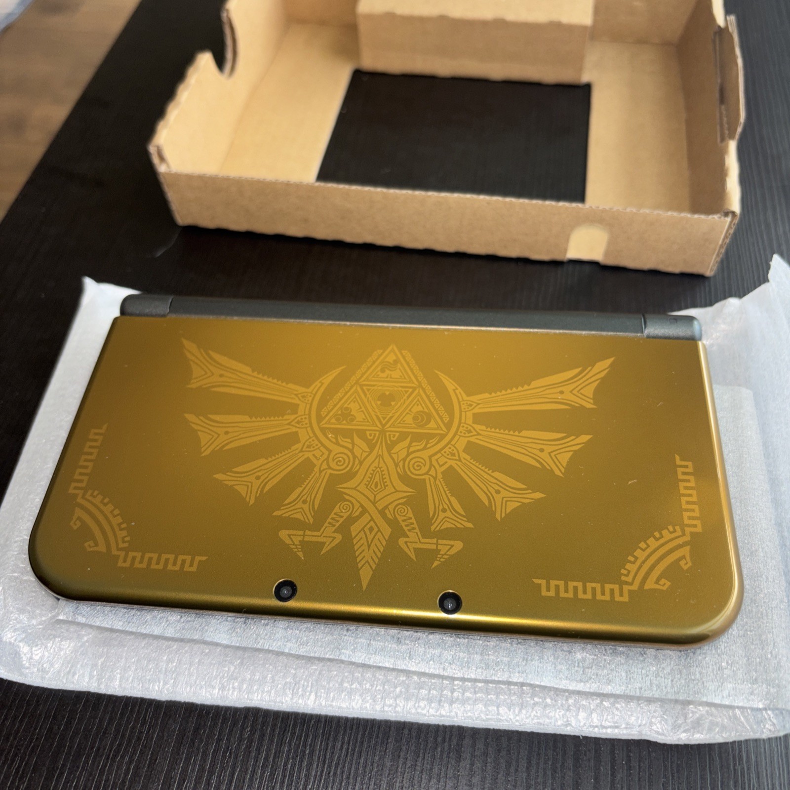 Nintendo New 3DS XL Handheld System Hyrule Edition Complete in Box Zelda Gold