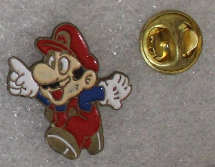 1993 MARIO BROS Lapel Pin 1″ x 1″ (2.5 x 2.5 cm) Bimbo Spain Promo Nintendo