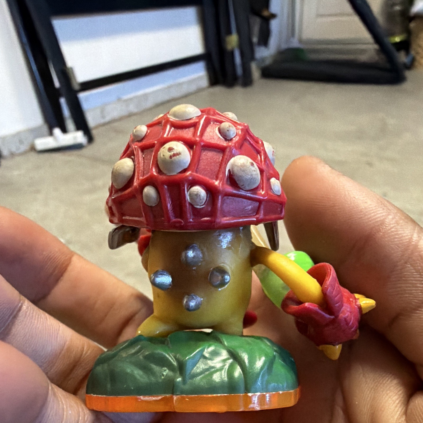 Activision Skylanders Bumble Blast Character Figure Translucent Base E3124