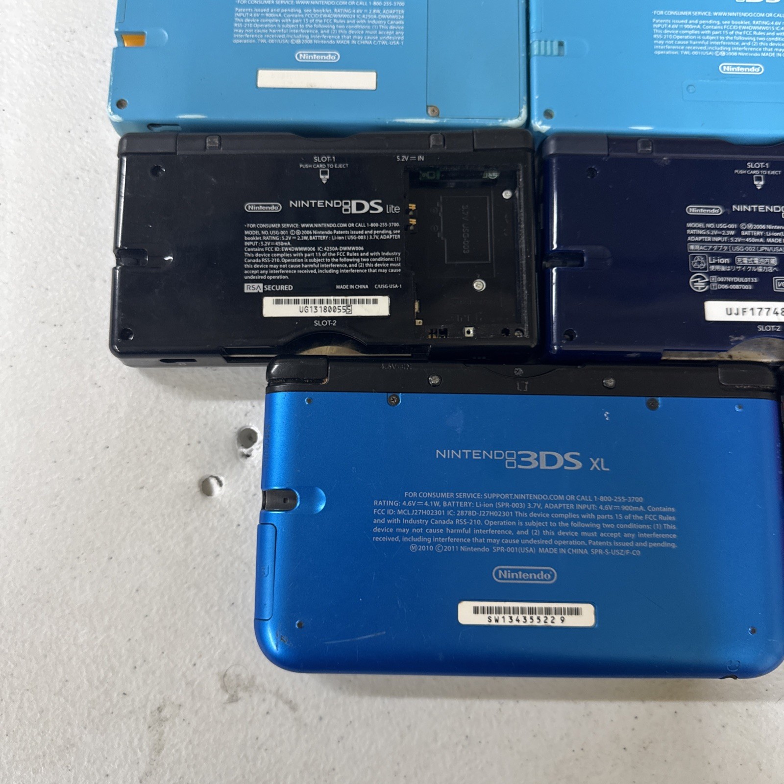 Lot of Nintendo 3DS/2DS/3DS XL Handhelds (For Parts/Repairs)