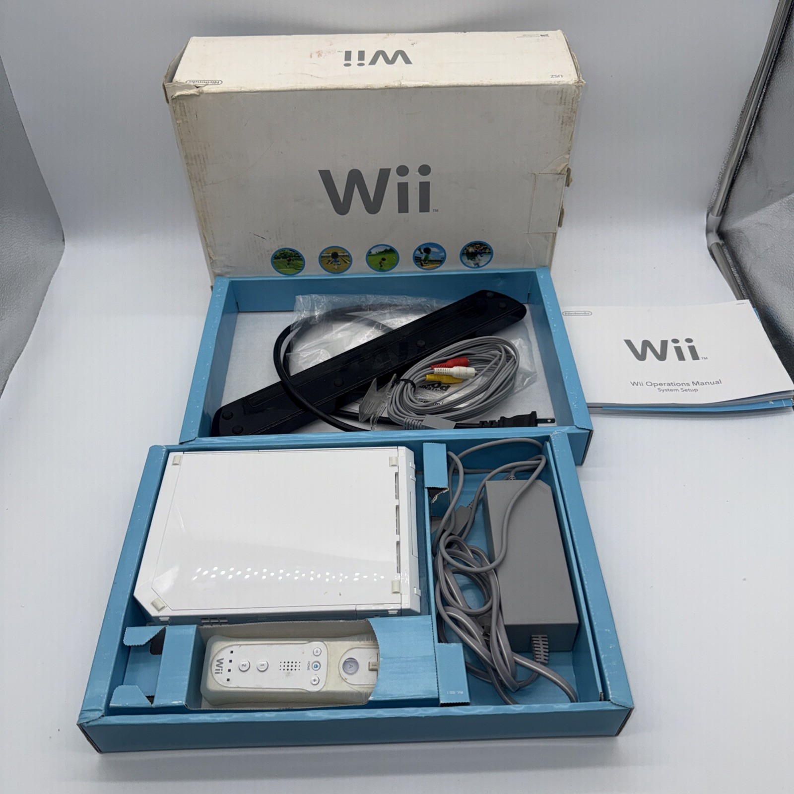Original Nintendo Wii Console (White, Model RVL-001)