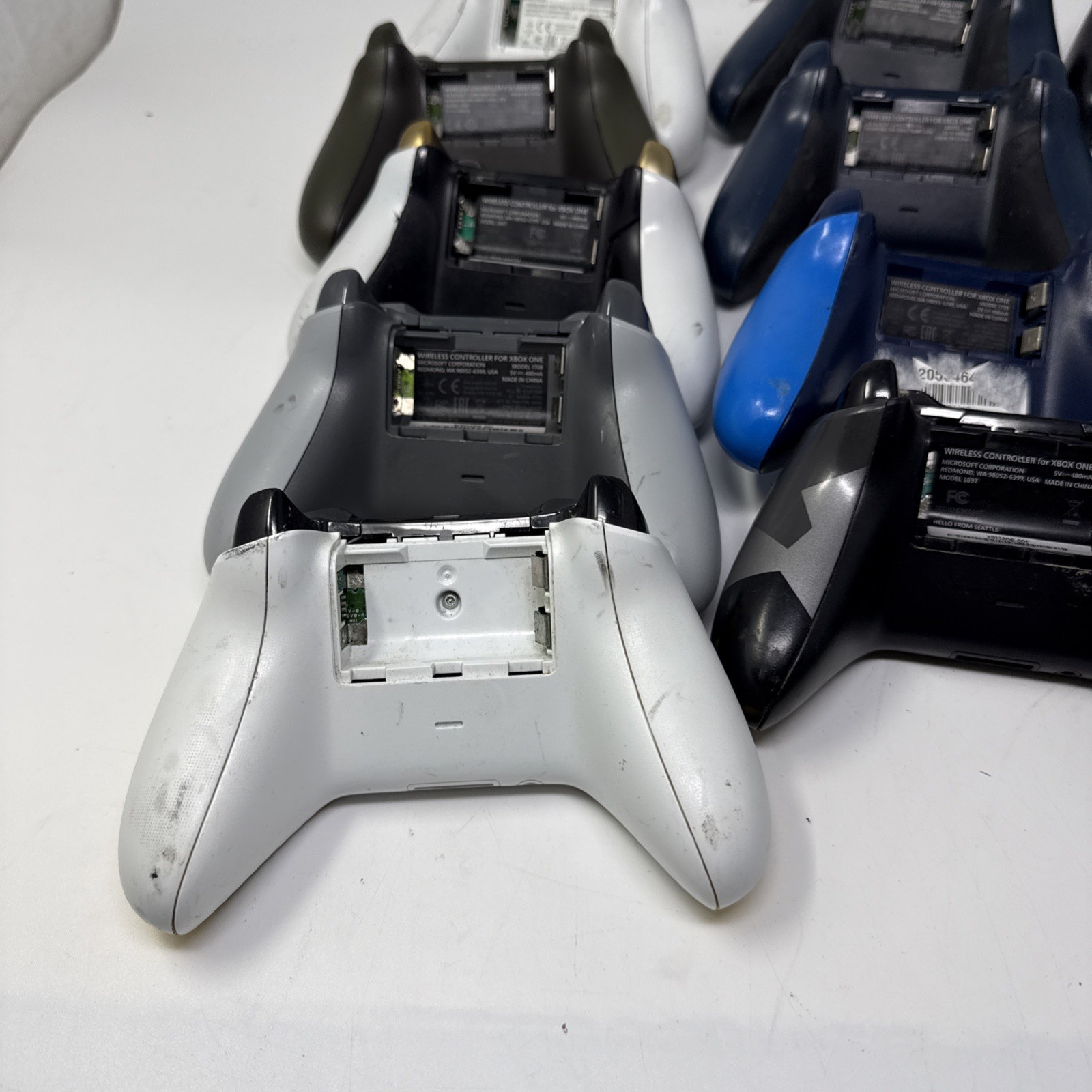 Lot Of 14 Various Condition Genuine Xbox One Controllers Model 1537, 1697, 1708
