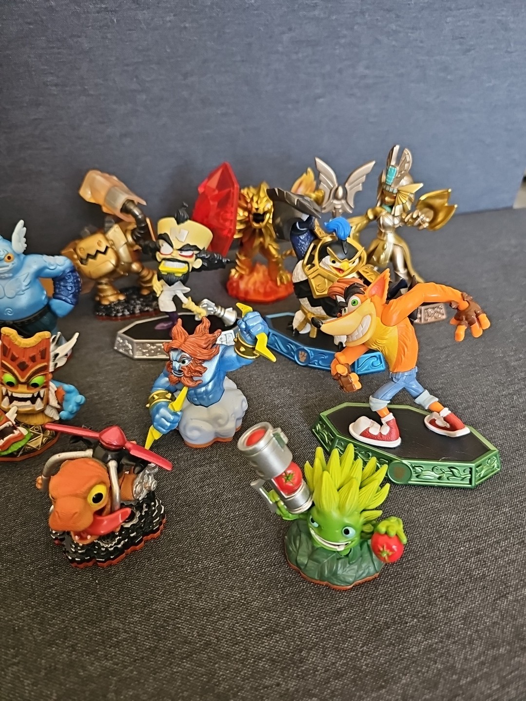 Lot Of 28 Activision Skylanders Trap Marvel Bandicoot