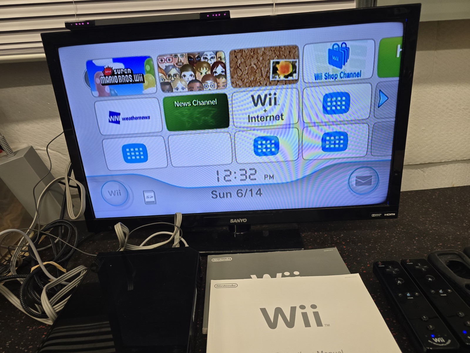 Nintendo Wii Game System RVL-101(USA) Black Bundle w/ Motion Plus & Super Mario