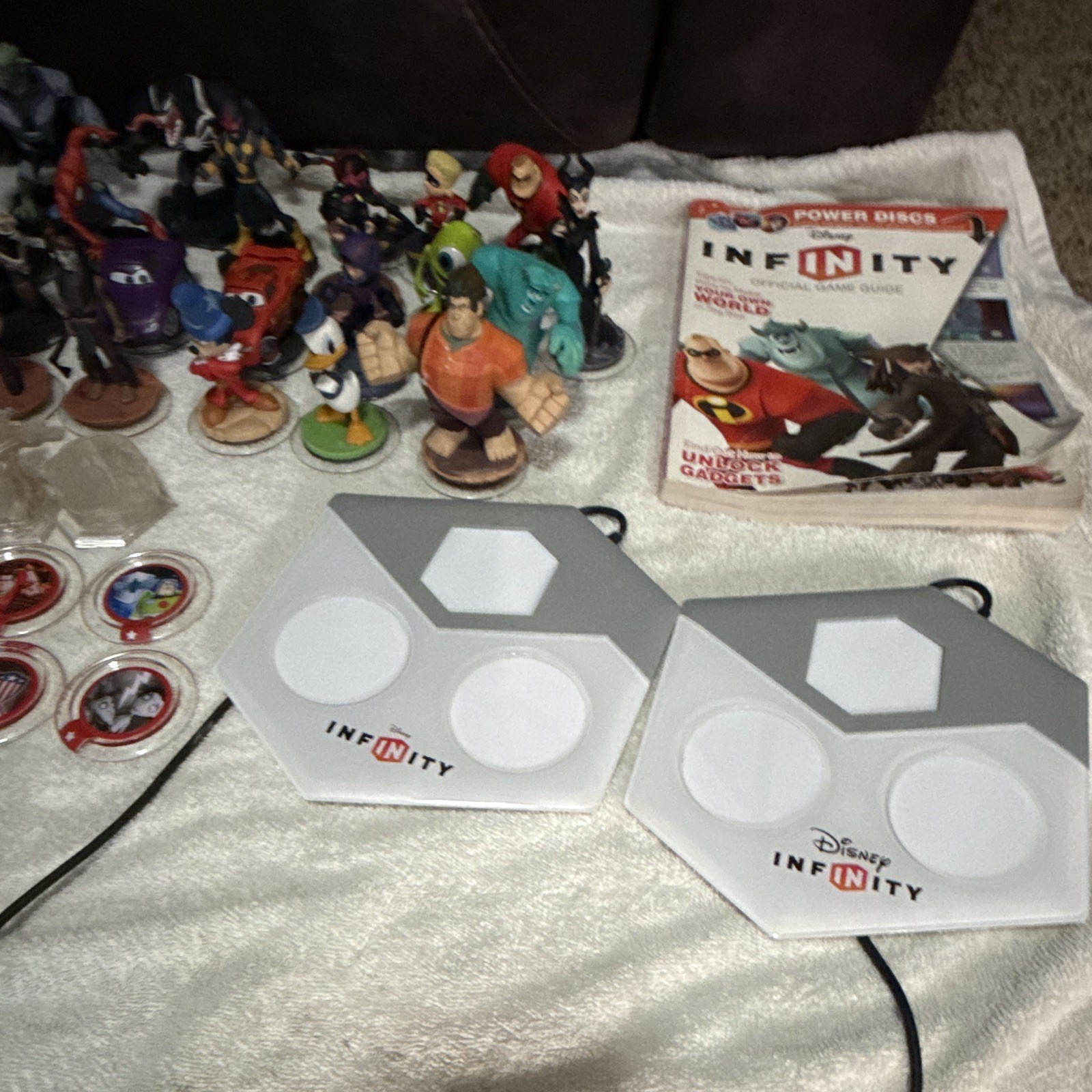 Disney Infinity 2.0 Xbox 360 Lot: Figures, Power Discs, 2 Base Portals + Game