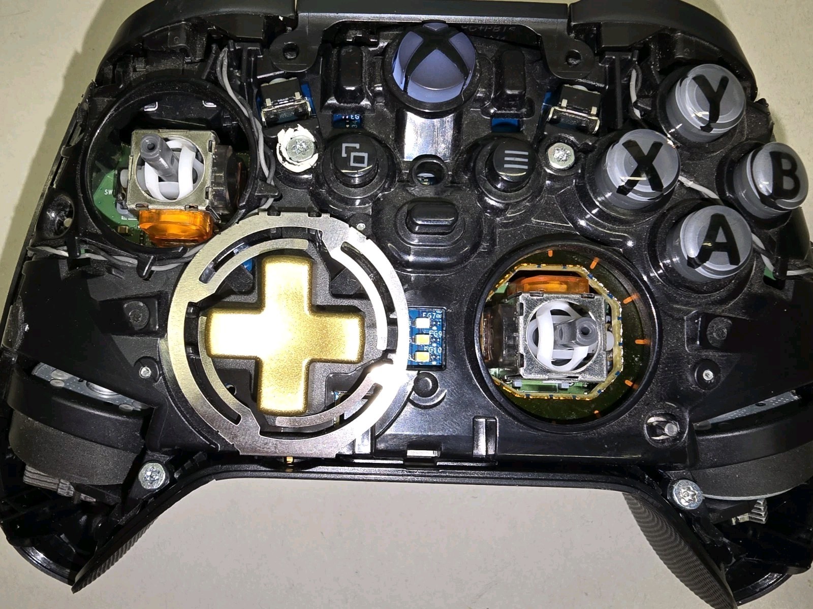 Custom Xbox Elite Series 2 – Zeta Halo Edition – READ – TMR