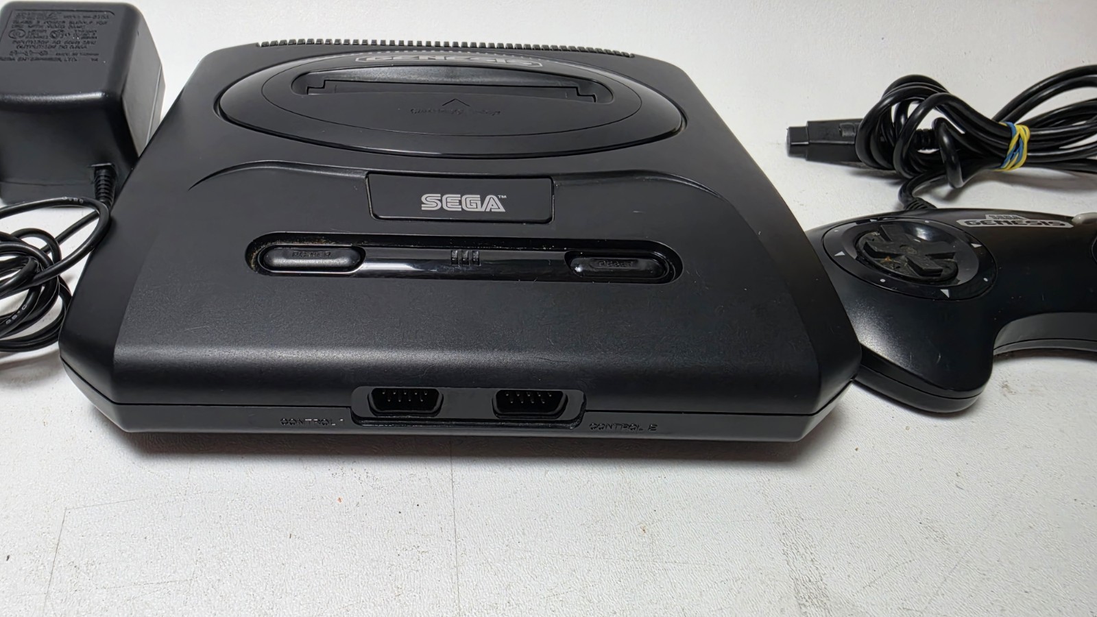 SEGA Genesis Model 2 MK-1631 Console Bundle, 2 Controllers, 3 Games Sonic, Cords